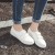 حذاء كاجوال بلون أبيض